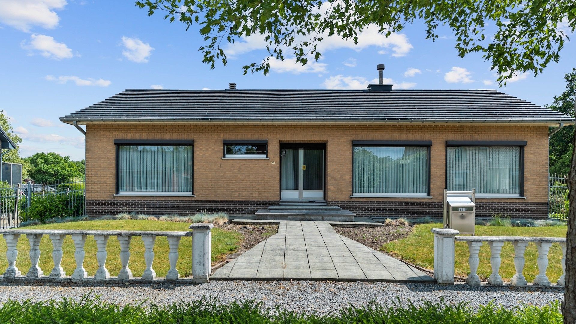 Zeer landelijk gelegen woning met praktijkruimte op een perceel van 19a72ca foto 2