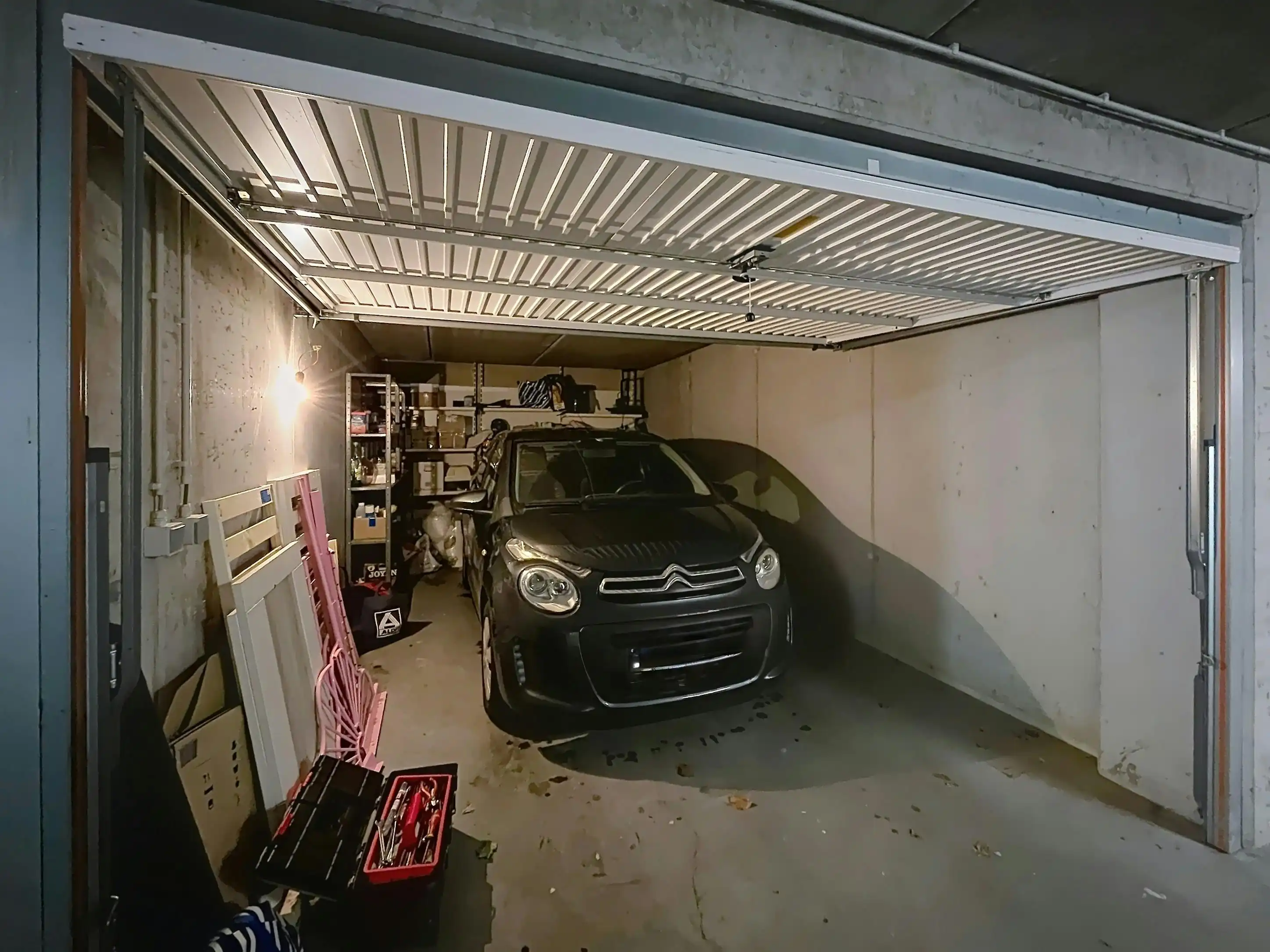 Gunstig gelegen tweeslaapkamer appartement met 2 terrassen foto 14