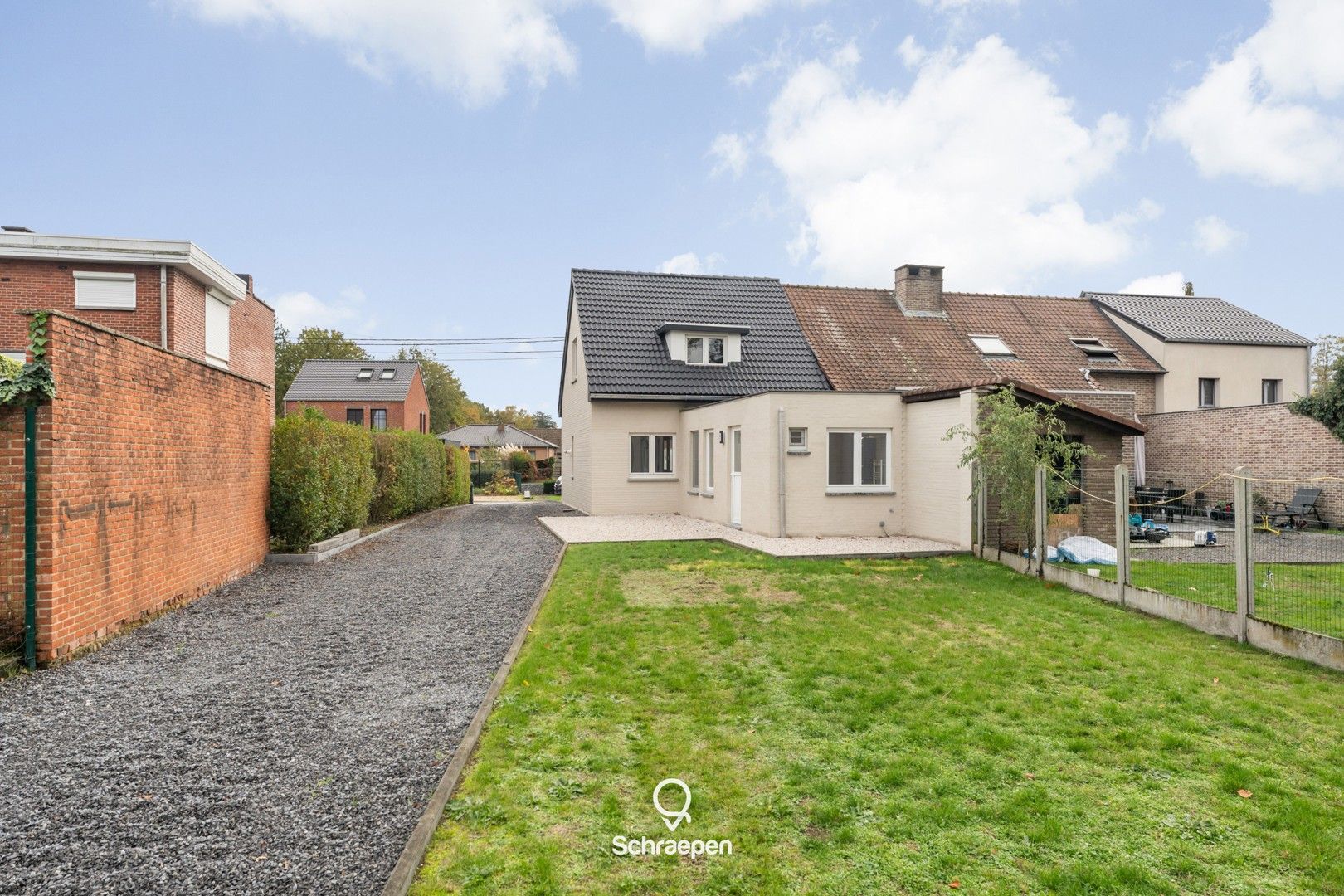 Karaktervolle woning met 2 slpks op een perceel van circa 8,5 are te Genk! foto 21