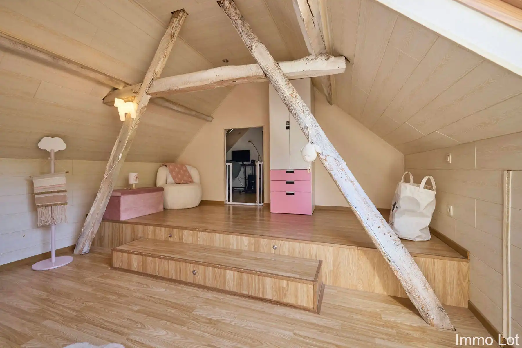 Ruime halfopen bebouwing op perceel van 765 m² foto 16