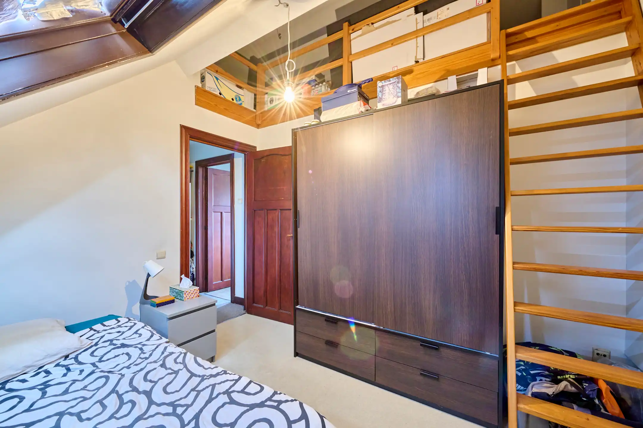 Ruim handelspand met bovenliggend appartement foto 26