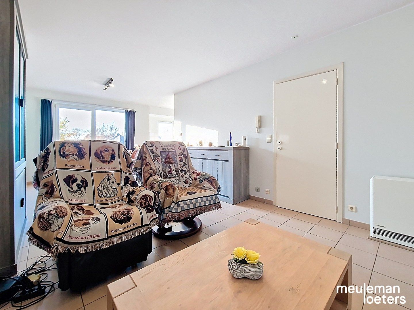 Lichtrijk appartement met terras en parking foto 9