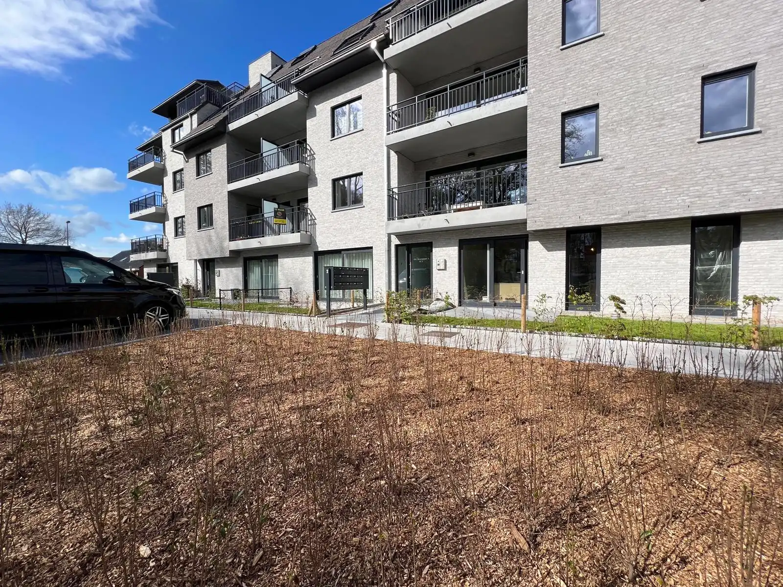 Gemeubeld appartement met 3 slaapkamers, terras en garage foto {{pictureIndex}}