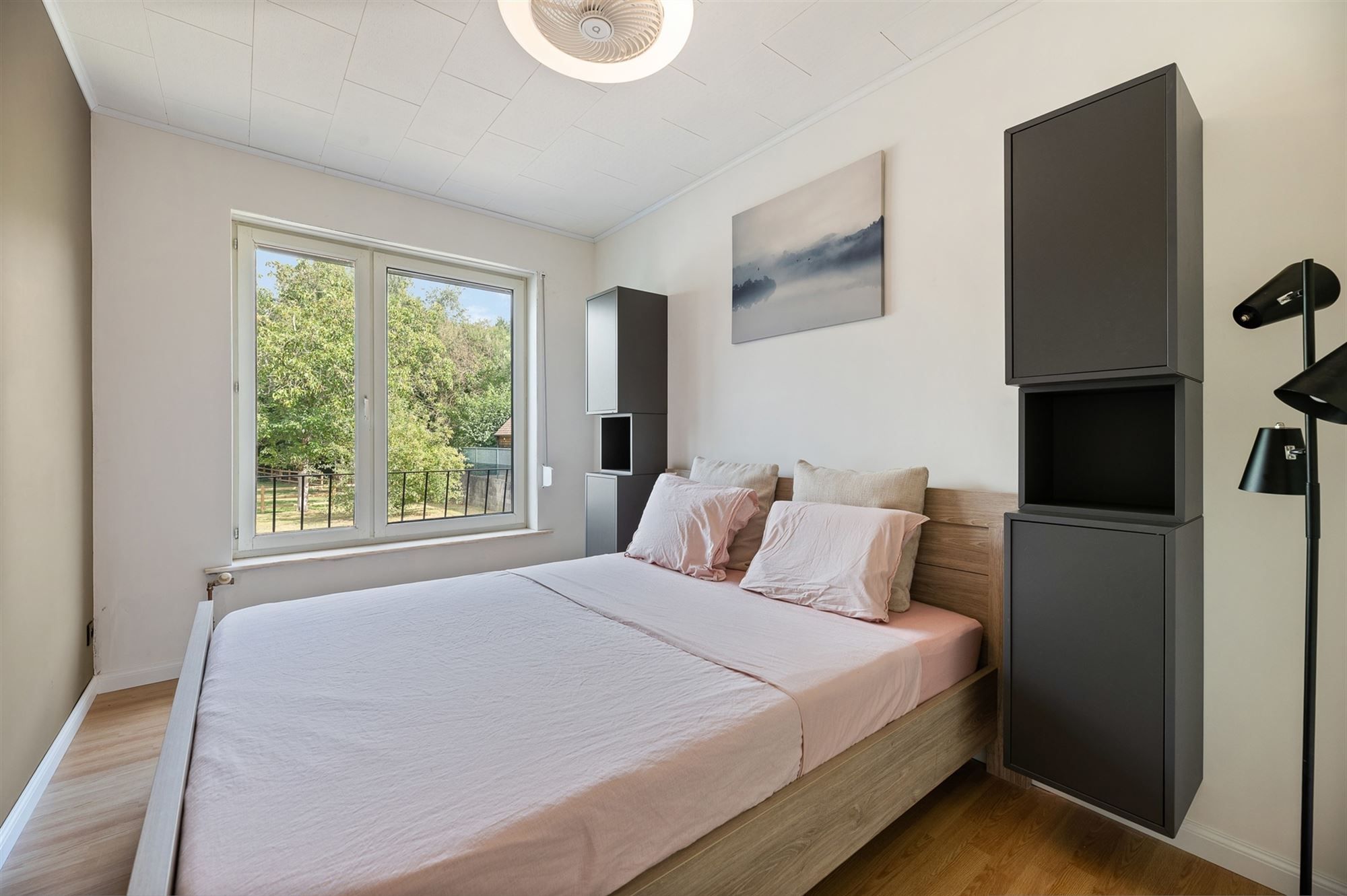 ZEER RUIME EN RECENT GERENOVEERDE WONING OP EEN PERCEEL VAN 2367m² UITGERUST MET EEN VERGUNDE PAARDENSTAL EN ACHTERLIGGENDE WEIDE foto 15