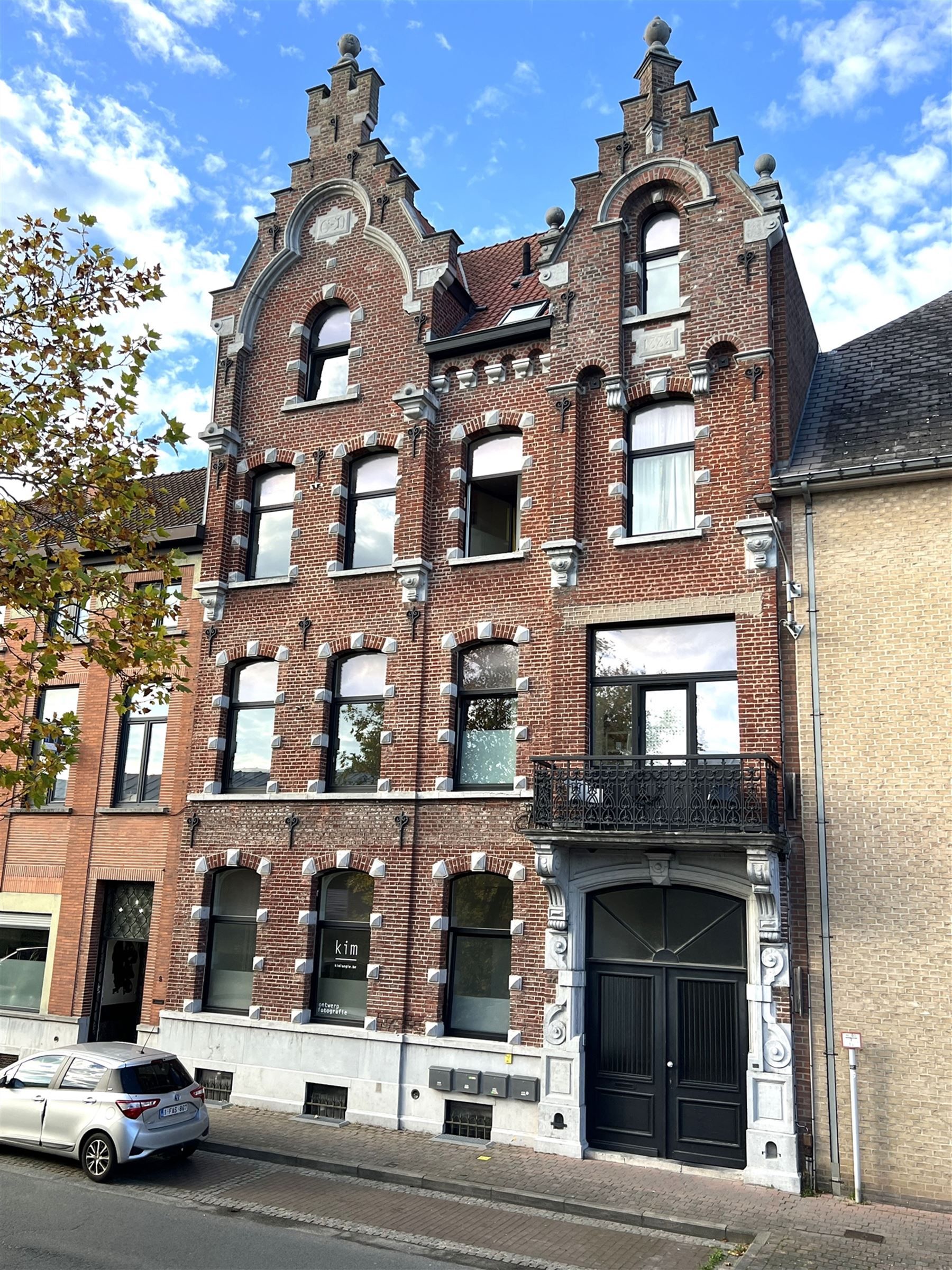 Stijlvol, ruim appartement met 2 slaapkamers en terras foto {{pictureIndex}}