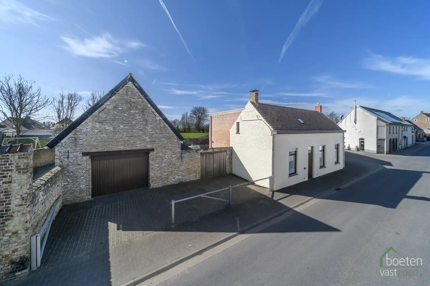 Hoofdfoto van de publicatie: GIJVERINKHOVE: Degelijk woonhuis met 3 slaapkamers, loods (ca 100m²), zonneterras en -tuin op 545m² grondopp.