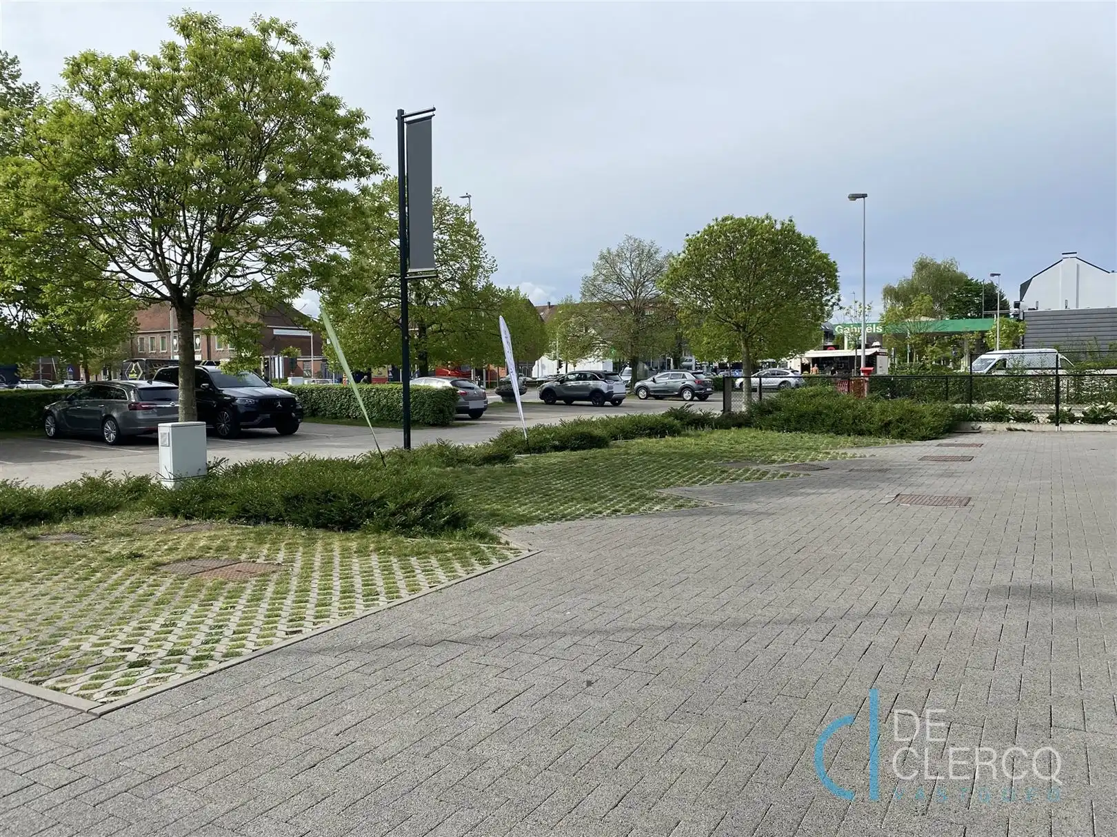 Winkelruimte te huur op toplocatie te Lochristi Dorp! foto 2