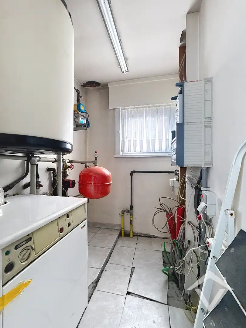 Alleenstaande woning met naastliggend stuk bouwgrond en weide te Eernegem foto 10
