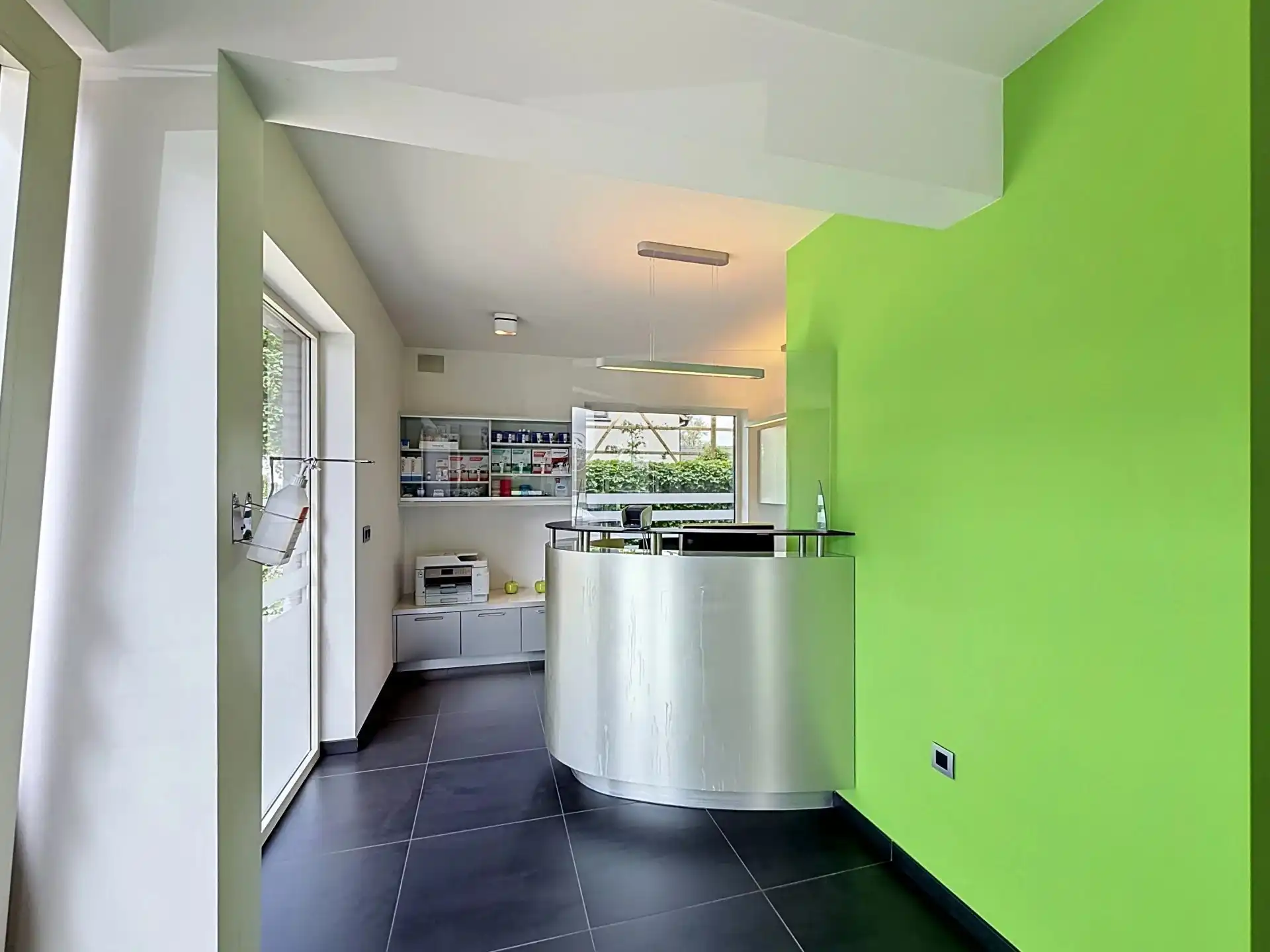 Moderne woning met 3 slaapkamers en praktijk of kantoorruimte op mooi perceel foto 6