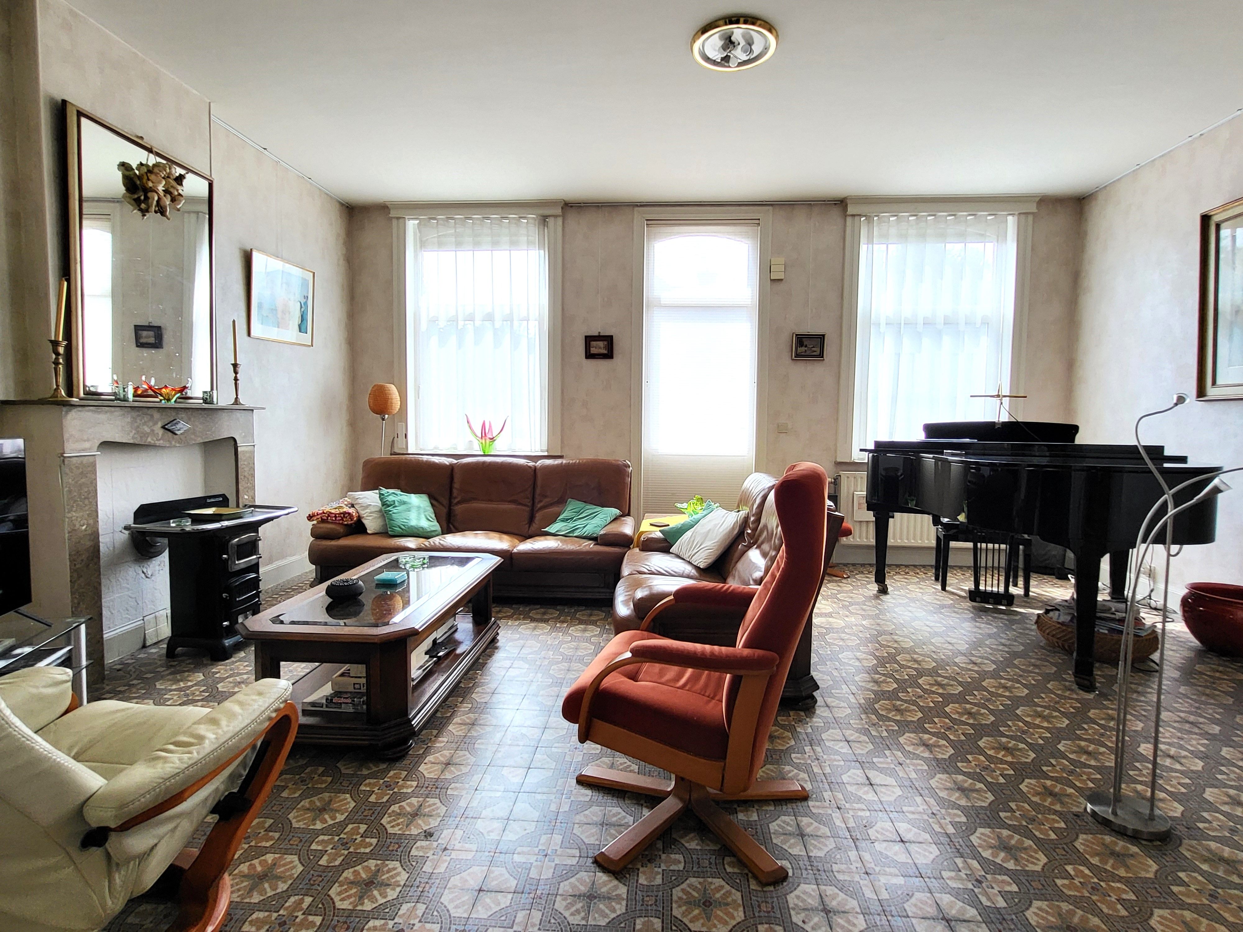 Prachtig dorpswoning / hoeve op 1246m² met stallingen en aanpalend bouwgrond.  foto 4