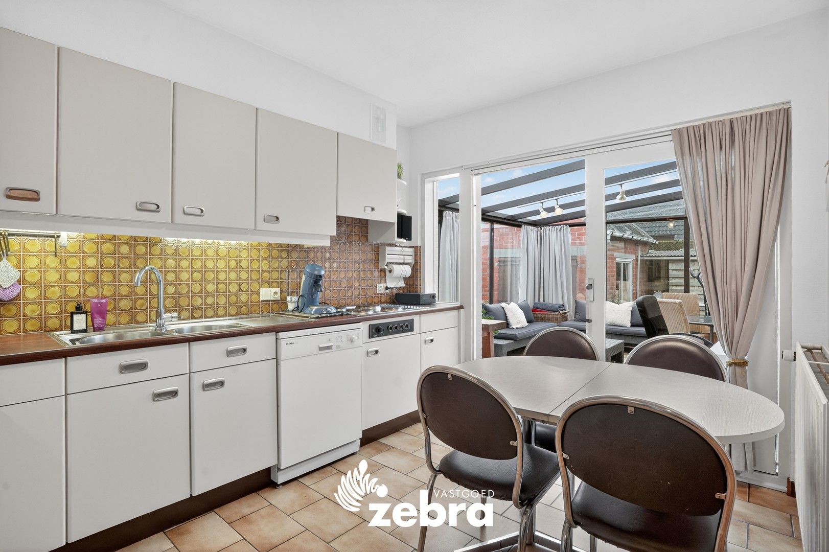 Vrijstaande bungalow met 3 slaapkamers en garage te Hooglede! foto 6