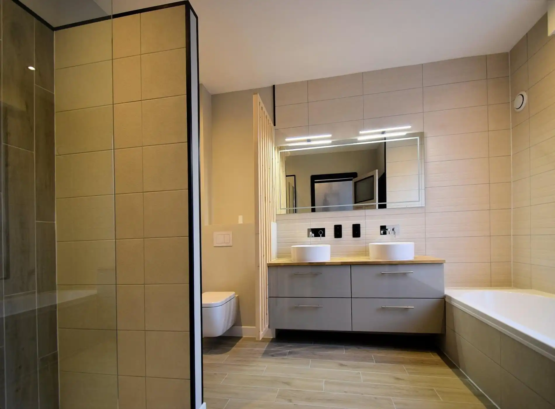 RUIME INSTAPKLARE RIJWONING DICHTBIJ HET CENTRUM  foto 5