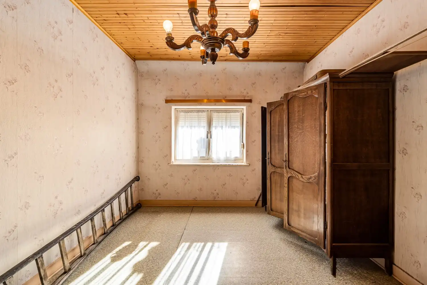 Renovatieproject: Rijwoning met 2 slaapkamers en oostgerichte koer in rustige woonwijk te Sint-Pieters-Leeuw foto 8