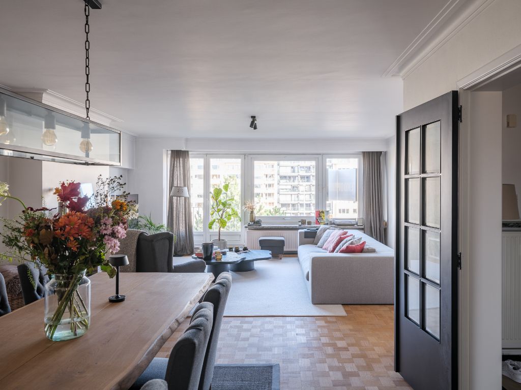 Gent centrum: Ruim appartement (3 slpkmrs) met buitenruimte, weids zicht en parkeergelegenheid nabij het het Zuidpark - Opportuniteit! foto 2