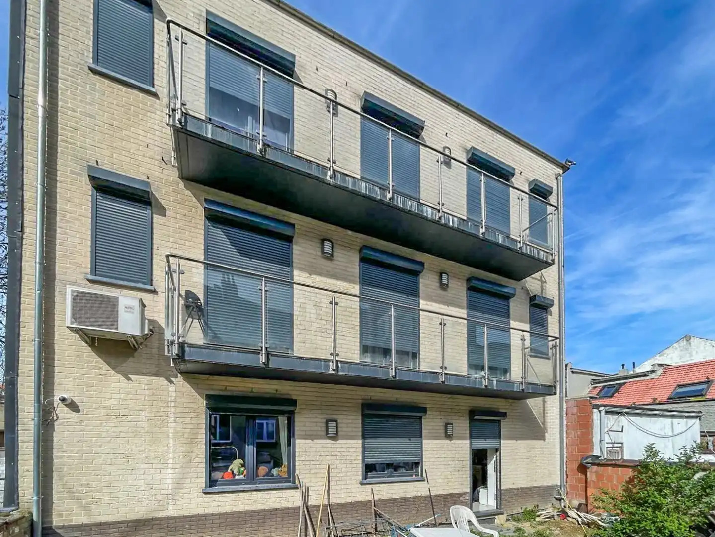 RECENTE OPBRENGSTEIGENDOM MET 2 APPARTEMENTEN! foto 3