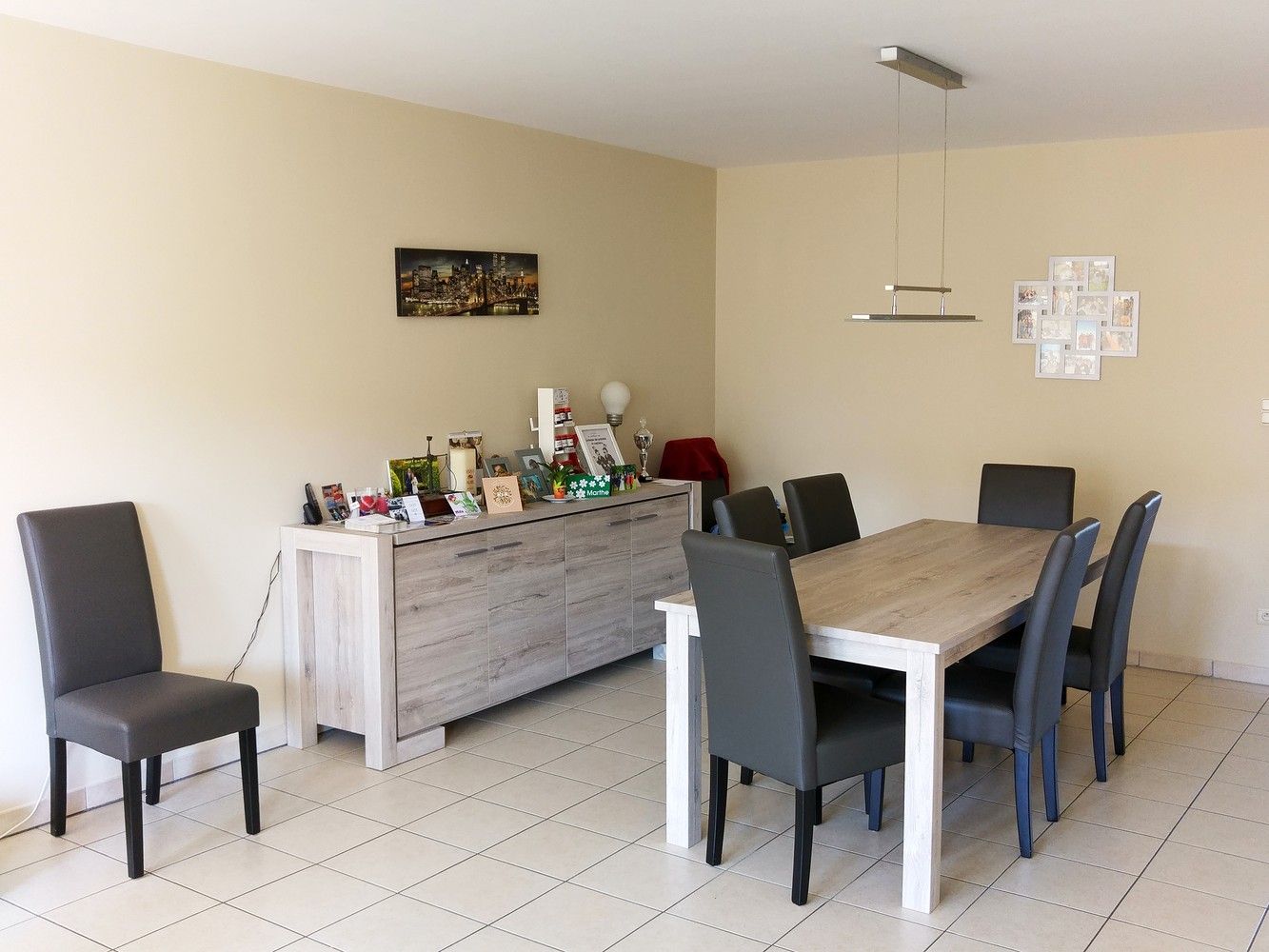 Verzorgd appartement met twee slaapkamers en terras te Wijnegem! foto 4