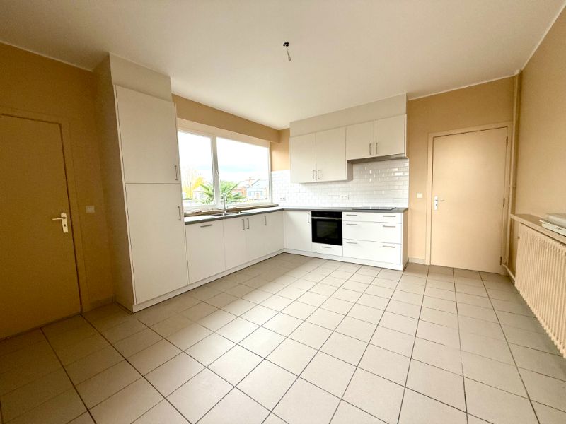 Verrassend ruim appartement met 3 slaapkamers, terras en 2 parkeerplaatsen foto 7