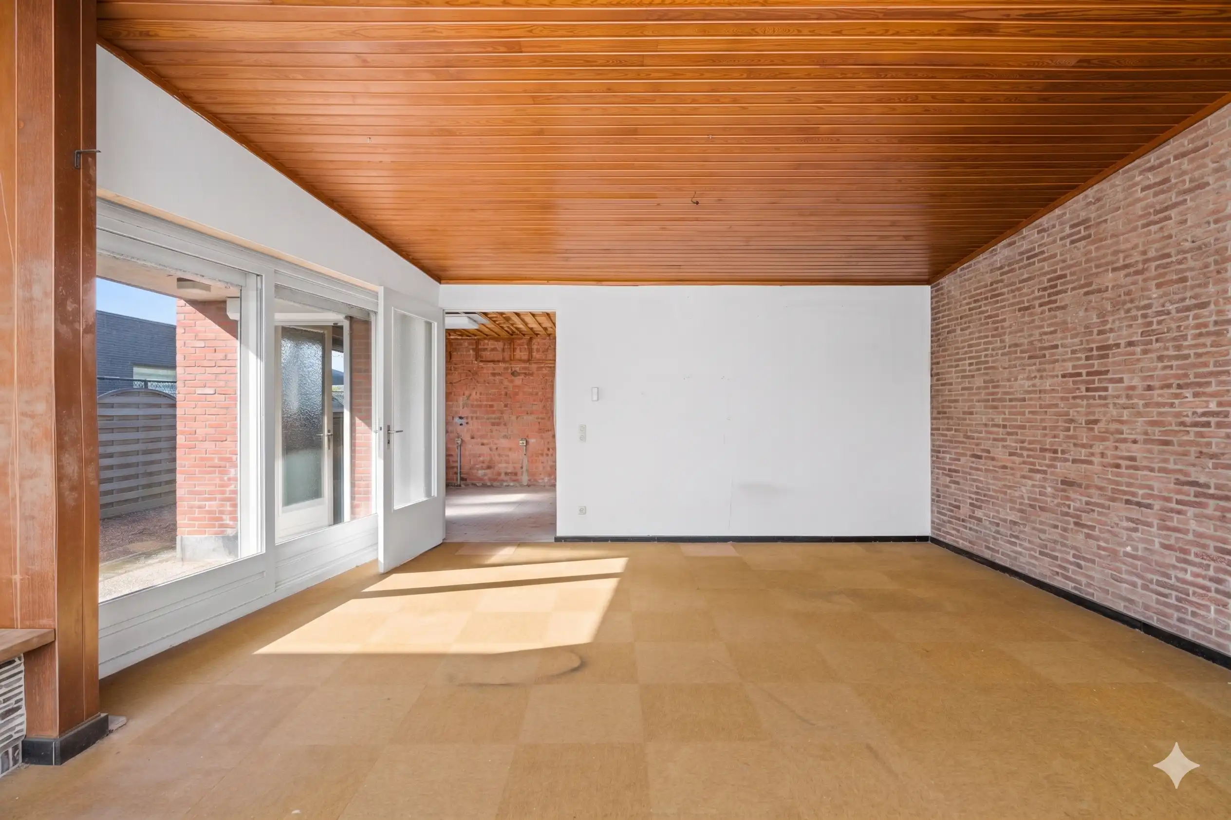 Karakteristieke, lichtrijke bungalow op groot perceel foto 4