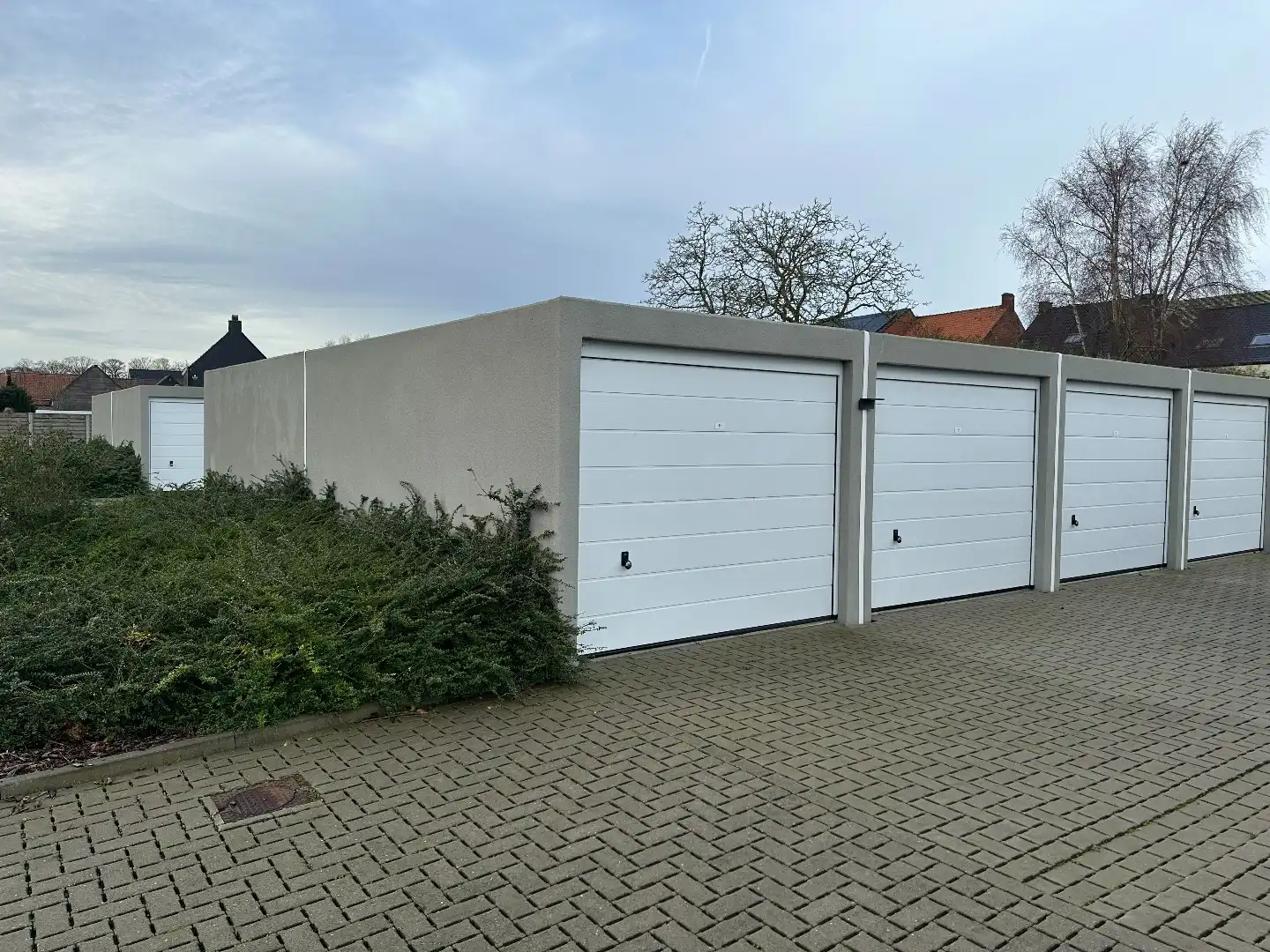 Garage te huur, gunstige ligging, Aartrijke foto {{pictureIndex}}