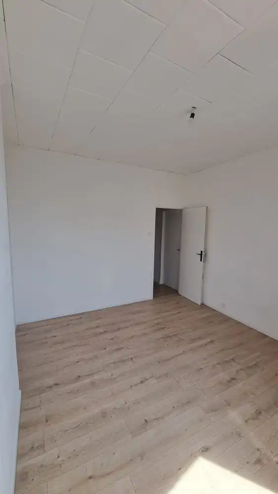Lichtrijke hoekwoning in hartje Sint-Truiden foto 15