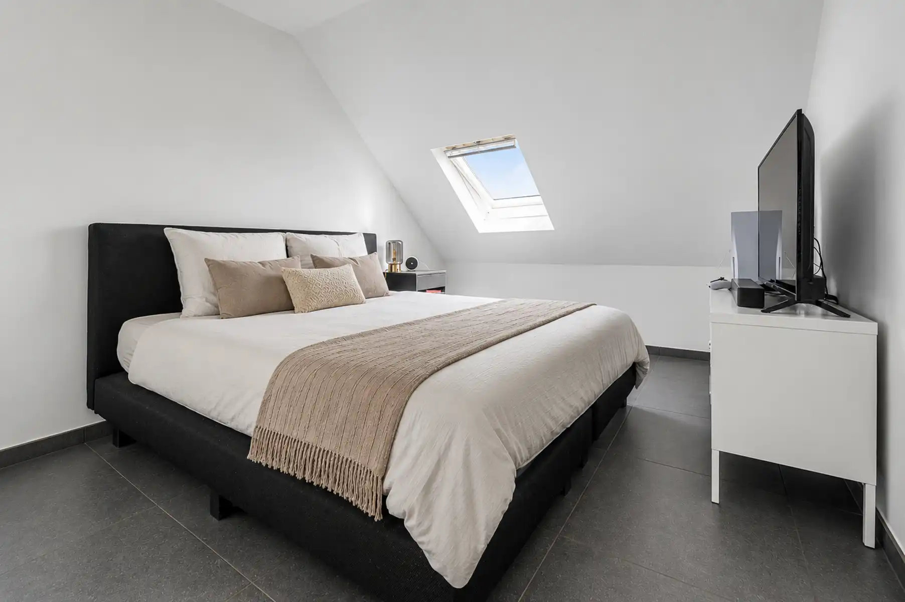 ruime woning met 7 slaapkamers, garage en prachtige tuin foto 18