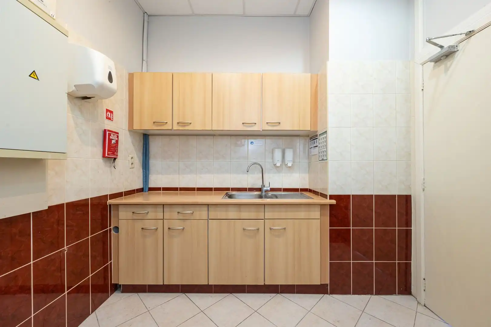 Veelzijdige commerciële ruimte met privé parkeerplaatsen  foto 27