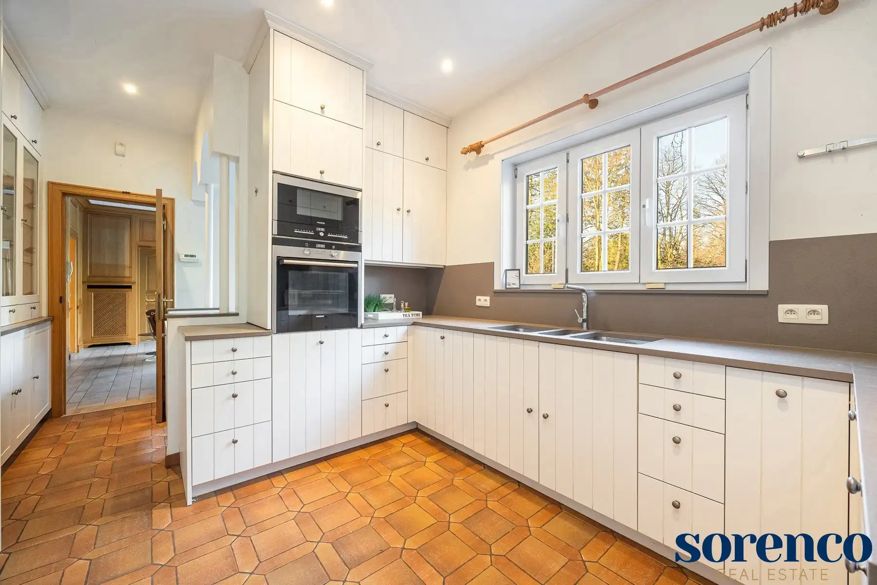 Charmante villa met zwembad op een mooi perceel  foto 13