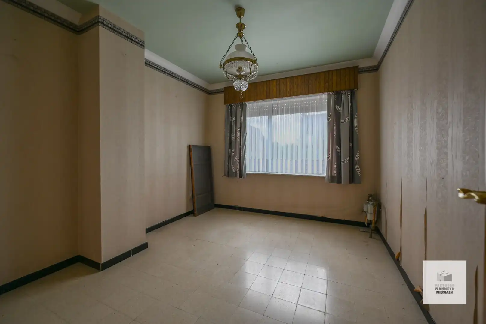Te renoveren gelijkvloerse woning met  3slpk, garage, tuin op 1290m2 foto 18