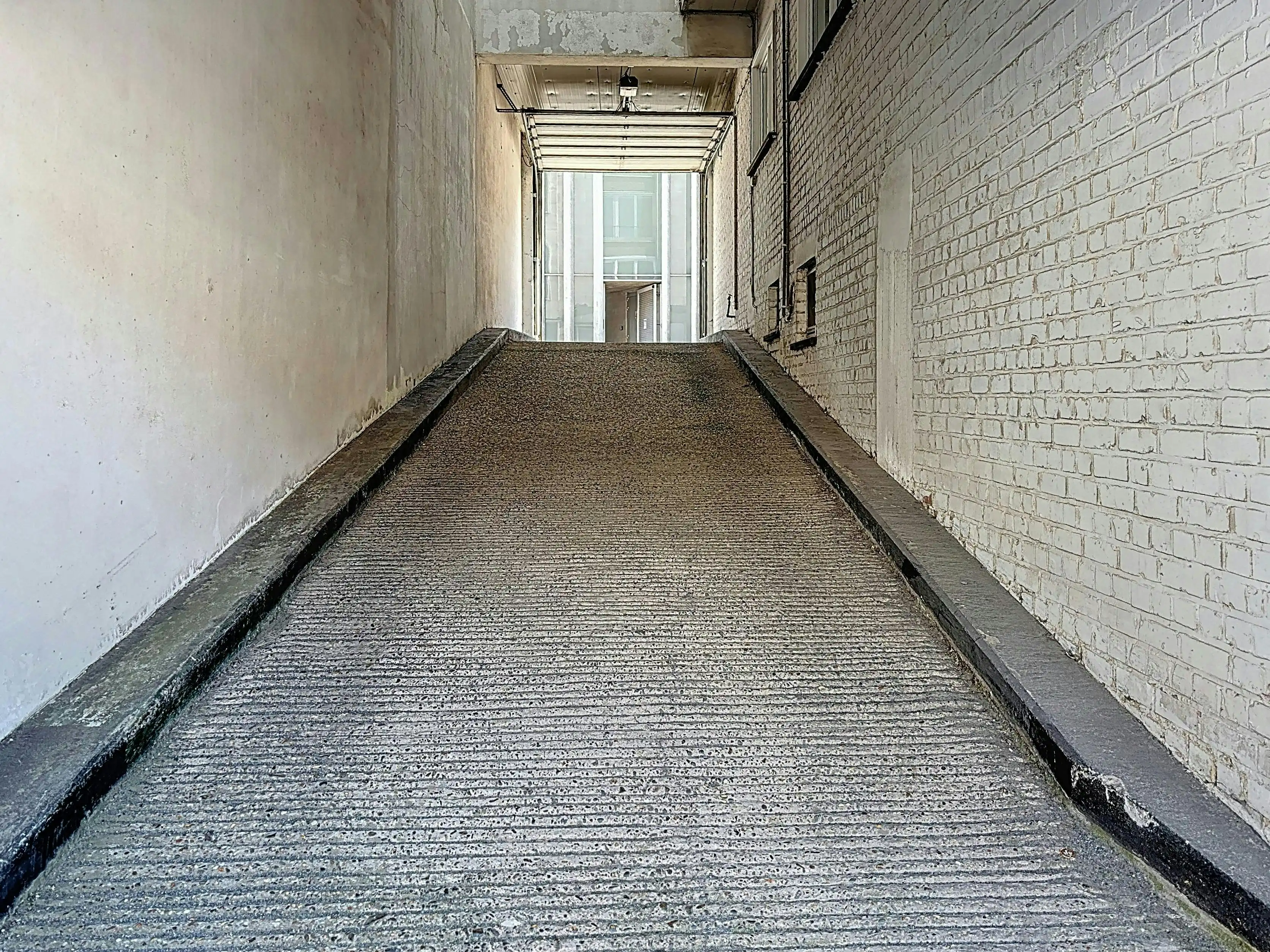 Garage te koop in Kortrijk! foto 6