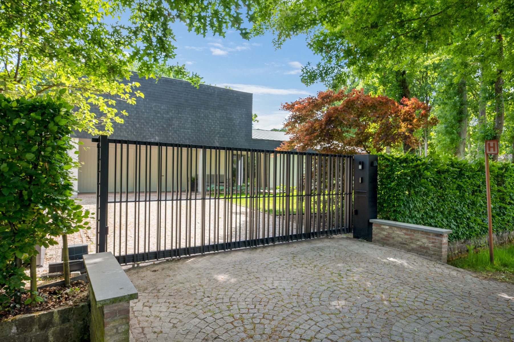 Residentiëel gelegen gelijkvloerse villa op ca. 3.008 m². foto 39