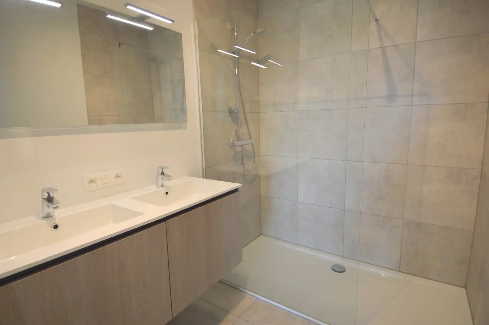 Prachtig 2-slaapkamerappartement (BJ 2021) met zicht op de Leie te koop in Harelbeke foto 9