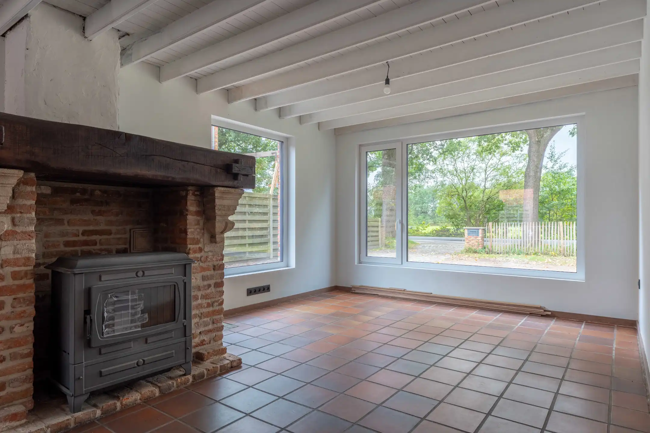 Ger. woning met 3 slpk en grote garage/werkplaats op 1.705 m² foto 7