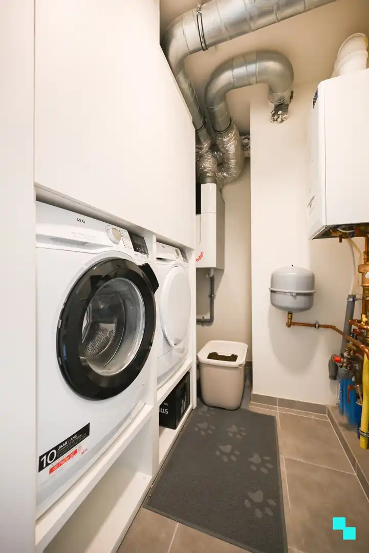Instapklaar appartement met divers maatmeubilair te Izegem (Emelgem) foto 19