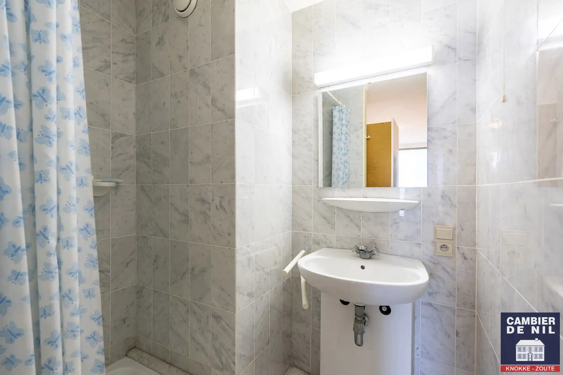 Gemeubeld appartement met frontaal zeezicht aan het Vanbunnenplein foto 16