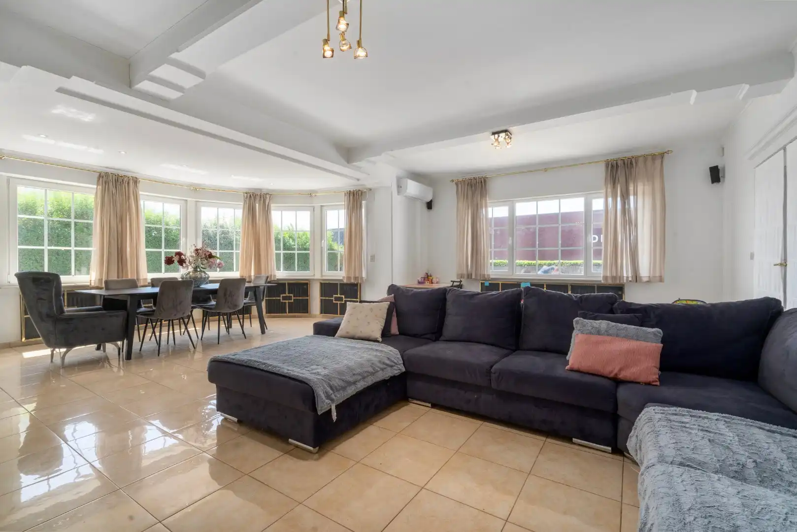 Stijlvolle villa met 5 slaapkamers op mooi perceel van 1325m² foto 2