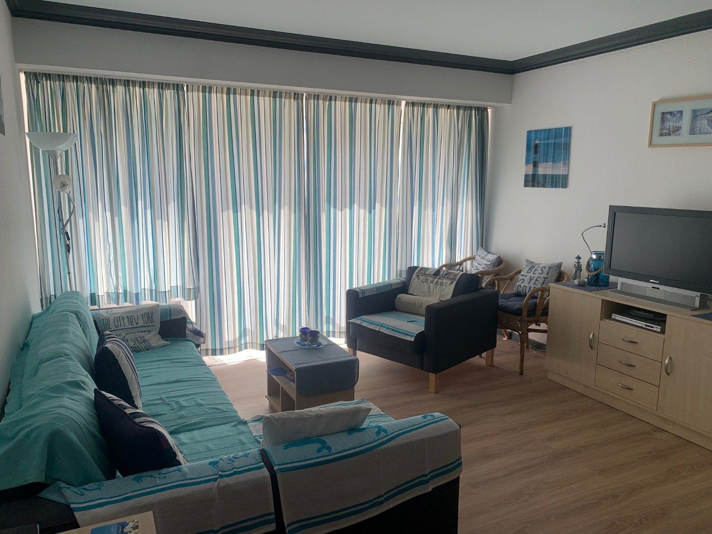 Gemeubelde studio vlak aan zee, lateraal zeezicht foto 2