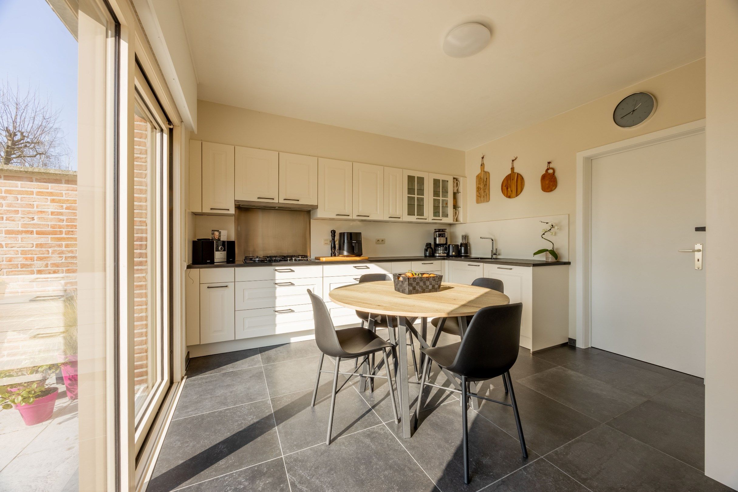 SCHITTEREND INSTAPKLARE WONING MET ZUIDGEORIENTEERDE TUIN foto 10
