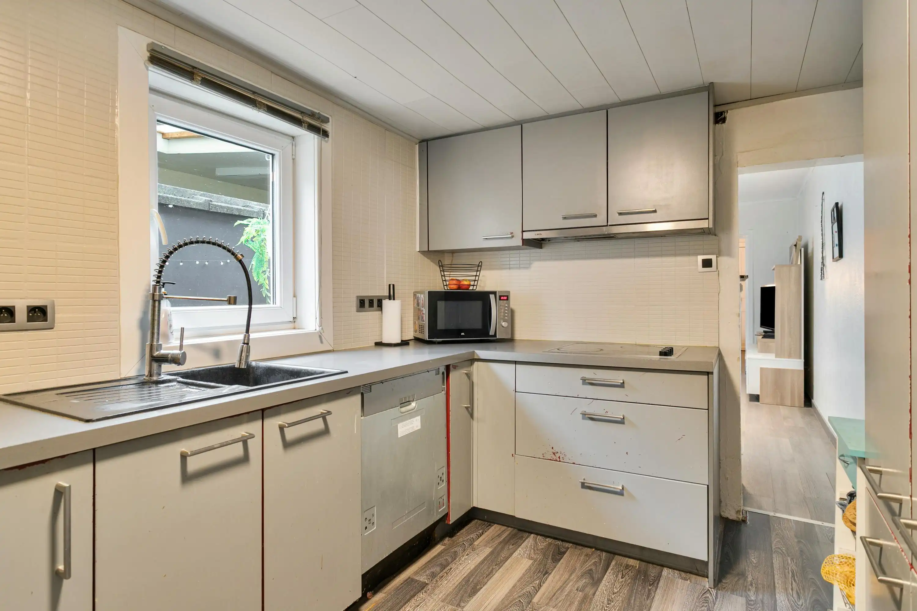 Gezellige starterswoning met stadstuin te koop in Harelbeke foto 9