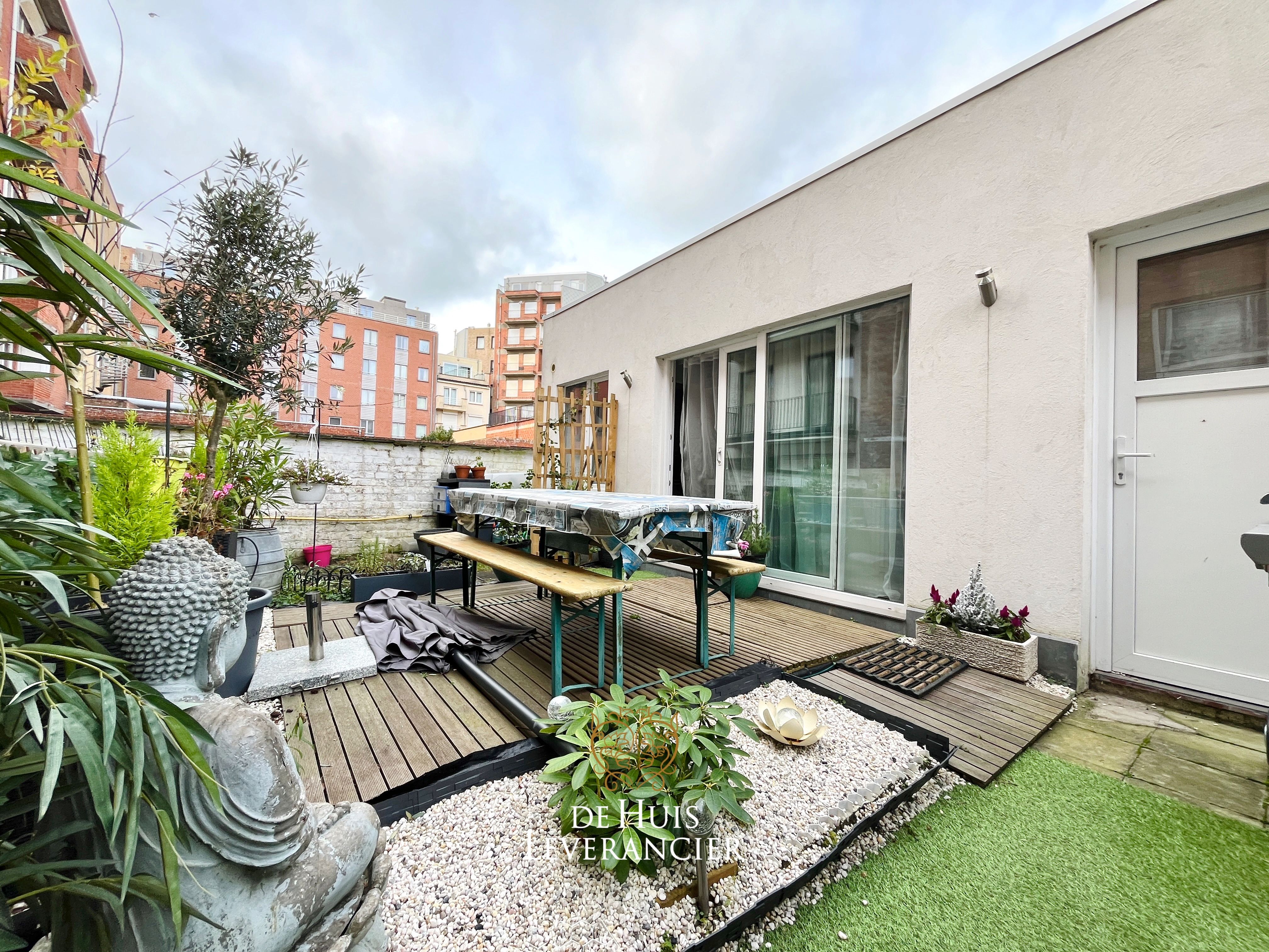 Uniek gelegen instapklaar appartement met 2 slpks en groot zonneterras te koop in Koksijde foto 3