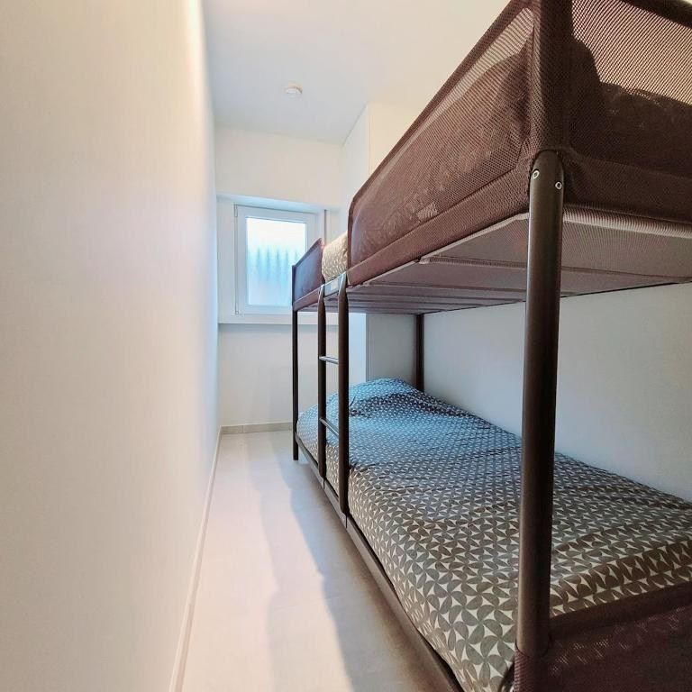 Recent gerenoveerde 2 slaapkamer appartement te Oostduinkerke bad foto 6