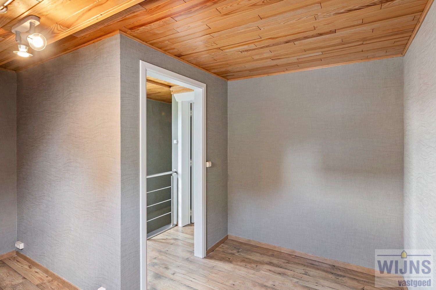 Mooi onderhouden woning met 2 slpkm foto 16