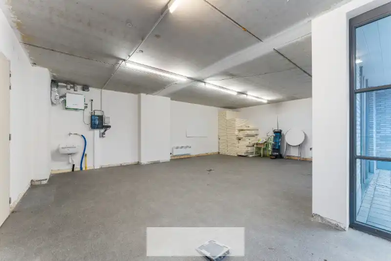 COMMERCIËLE&nbsp;HANDELS-OF KANTOORRUIMTE foto 5