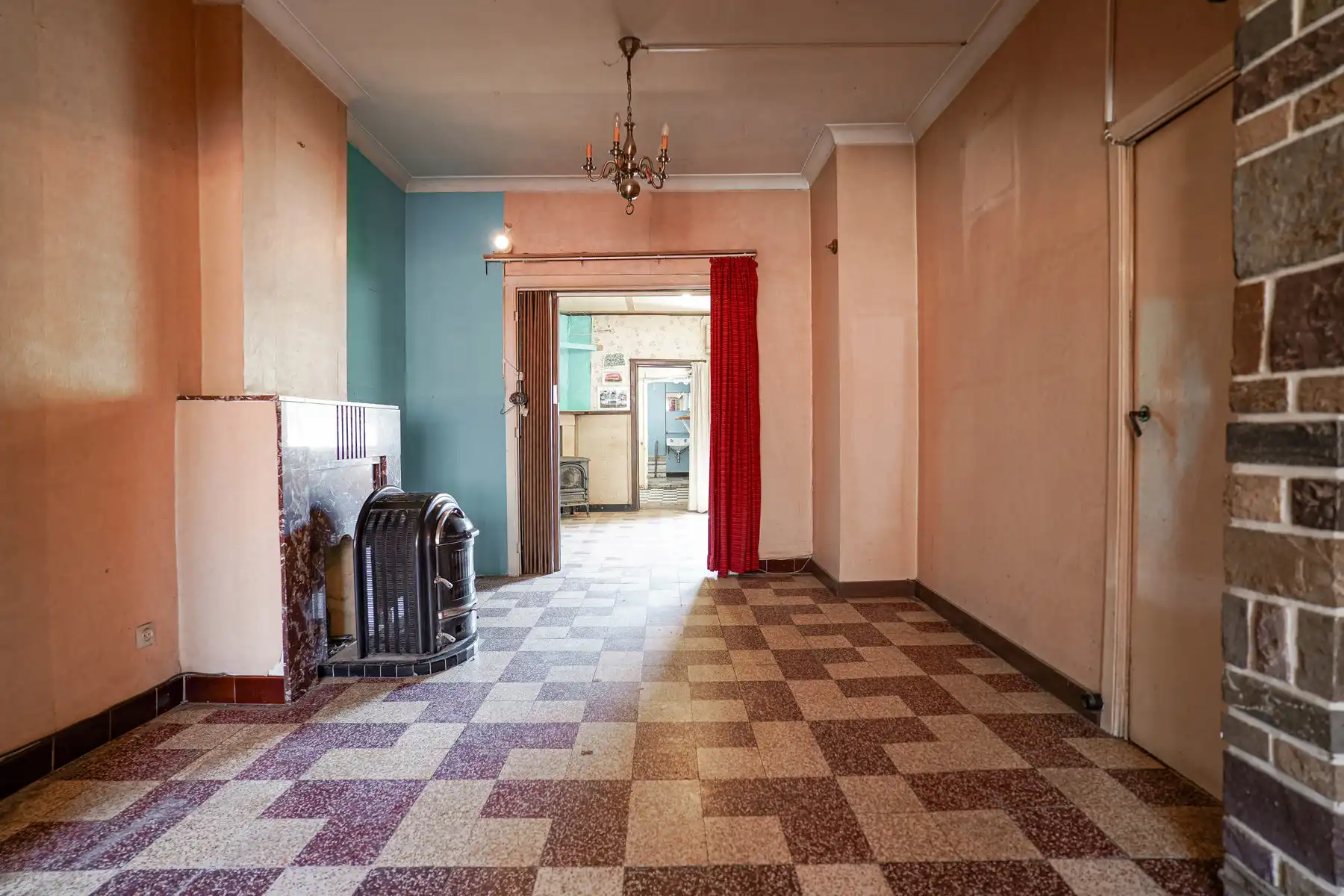 Te renoveren rijwoning met tuin te Kapelle-op-den-Bos foto 4