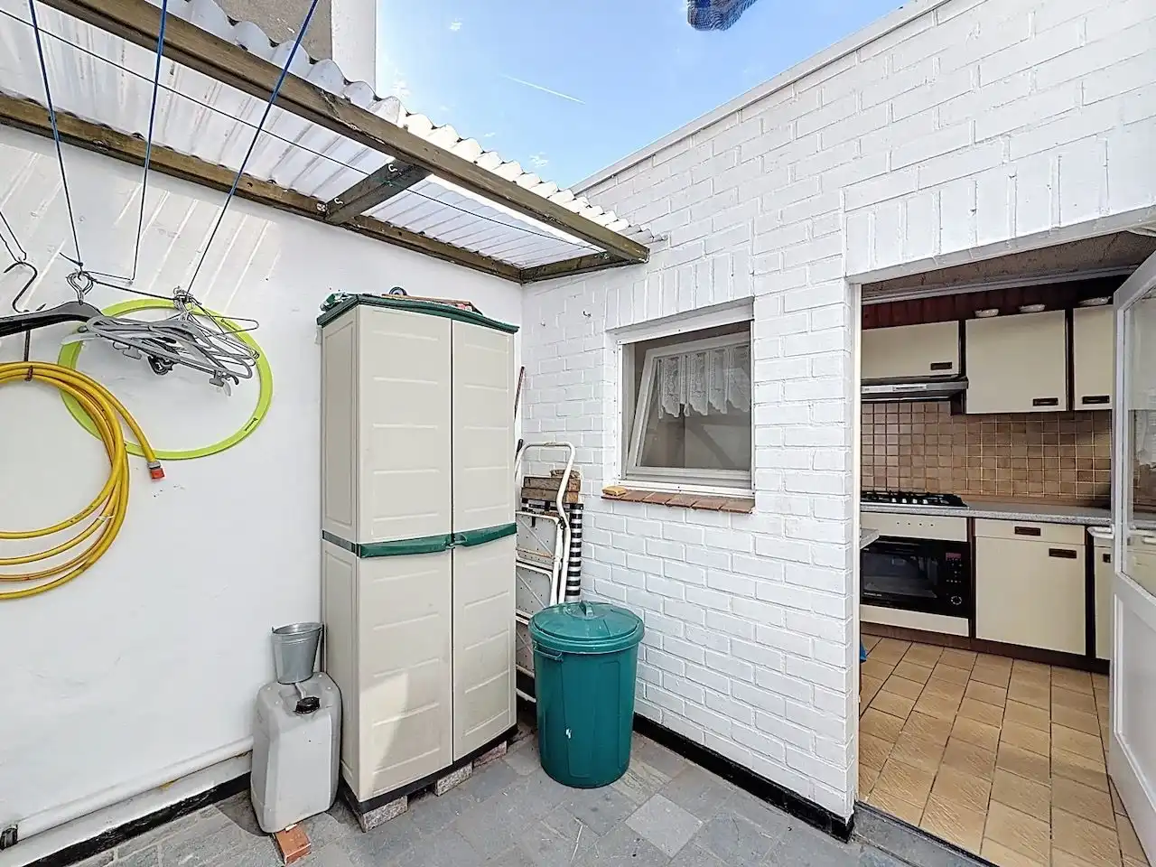 Aangenaam gelegen woning in de mooie vernieuwde H. Consciencestraat te Heist. foto 27