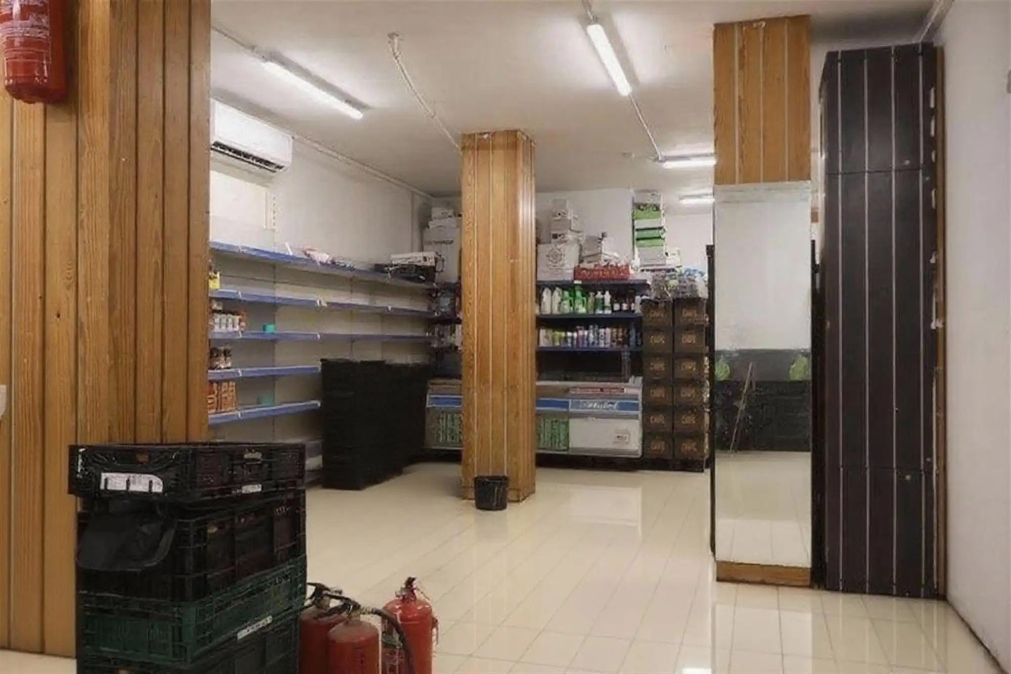 Polyvalente handelsruimte te midden van bruisende handelstraat foto 6