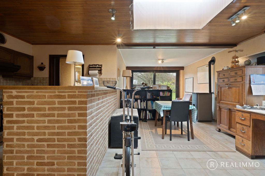 Rustige gezinswoning op 789m² foto 4