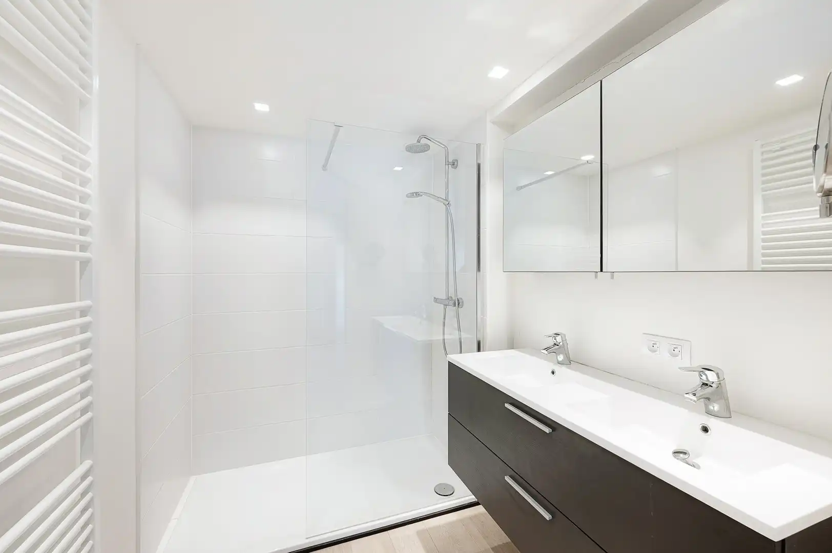 Instapklaar appartement, in het commerciële centrum van Knokke en vlakbij de zee. foto 21