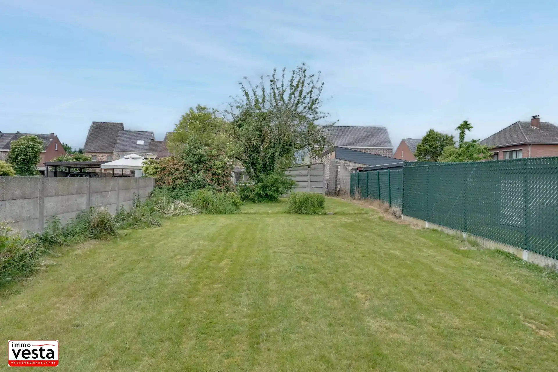 Ruime, centraal gelegen woning met renovatiepotentieel foto 23