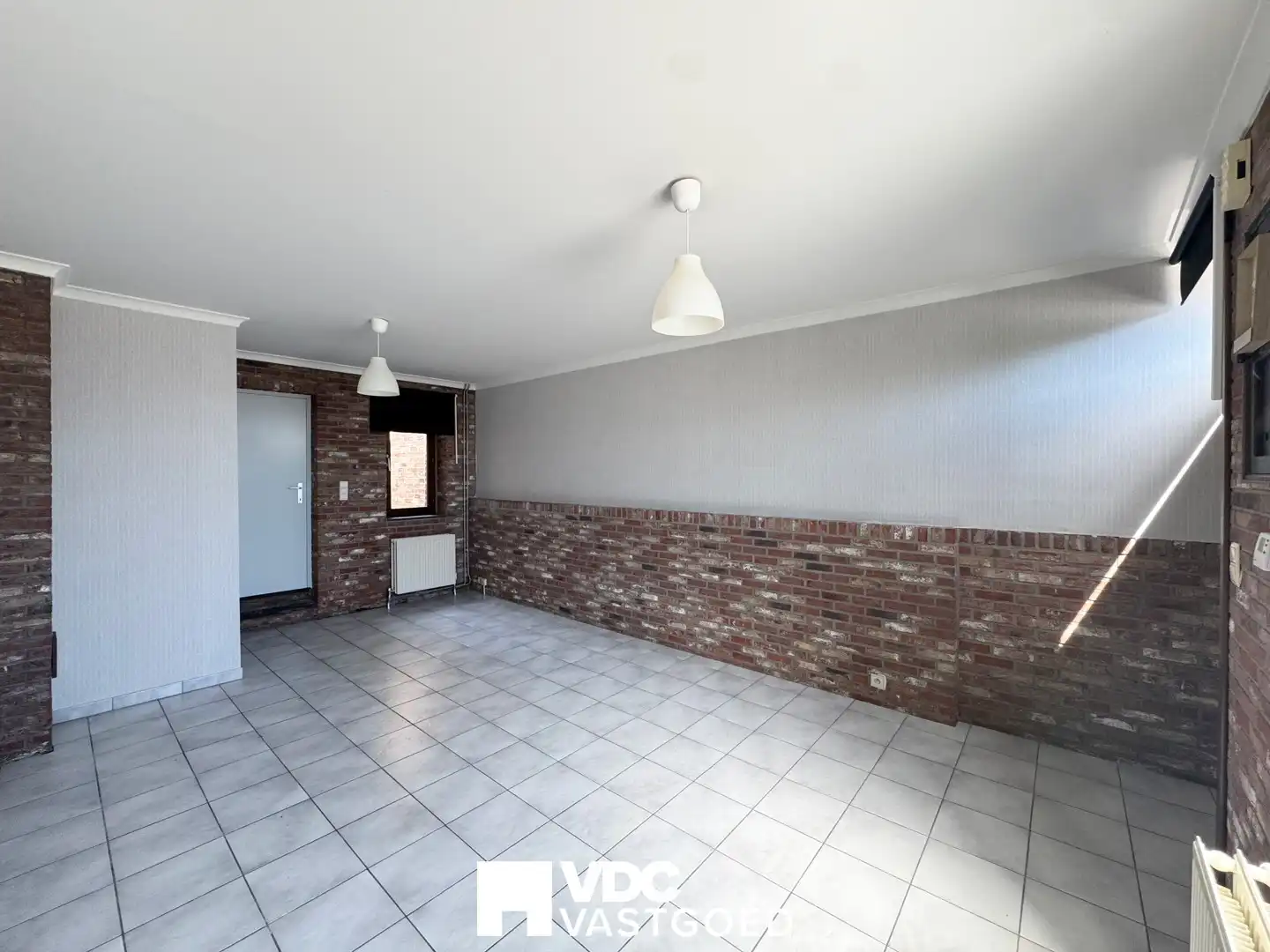 Te renoveren woning met 2 slaapkamers – interessante investering foto 3