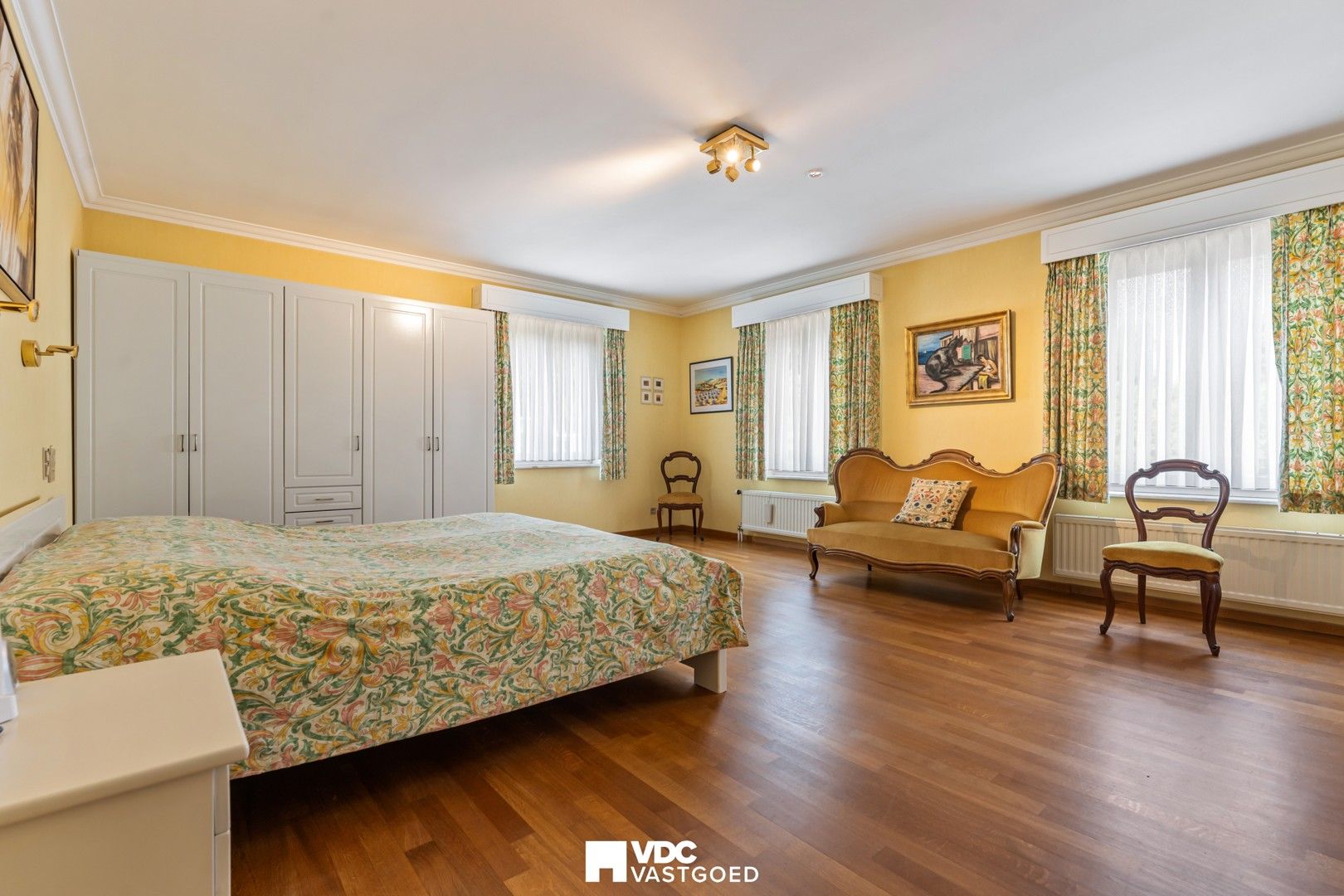 Unieke villa met kantoorruimte, binnenzwembad en opsplitsingsmogelijkheid foto 15